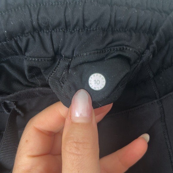 Lululemon Hotty Hot Low Rise Shorts size 10 Black 2.5 inch inseam - Picture 9 of 9
